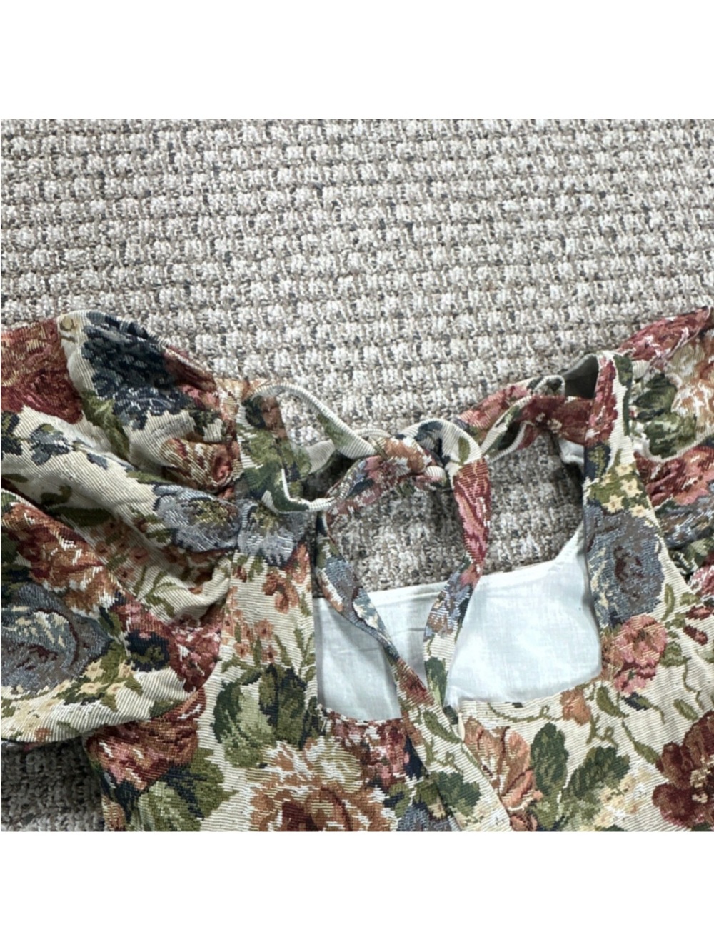 Vintage-Inspired Floral Puff Sleeve Mini Dress in Multi Brown - Picture 4 of 5